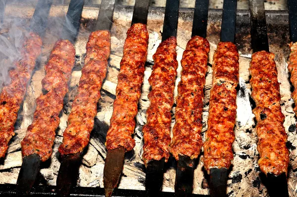 Shish kebab cocinado, Adana, Turquía — Foto de Stock