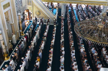 Müslüman Cuma namazı tunahan cami Türkiye