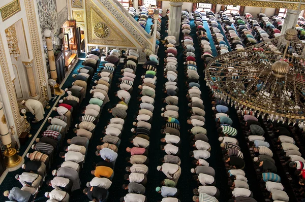 Muslim Friday prayer Tunahan mosque Turkey — Stock Photo, Image
