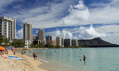 The Beach of Waikiki (Honolulu, Hawaii) clipart