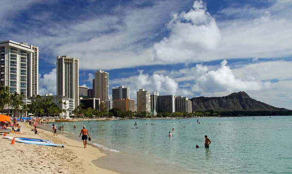 Het strand van waikiki (honolulu, hawaii) — Stockfoto