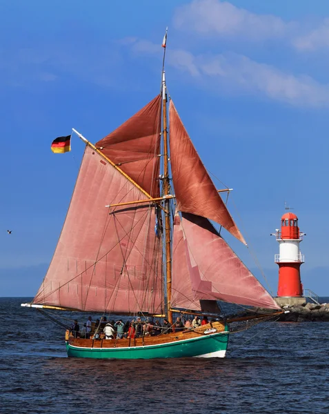 Antiguo barco de vela en Warnemünde 02 —  Fotos de Stock
