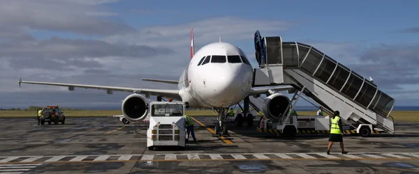 Wstępna kontrola mały samolot pasażerski — Zdjęcie stockowe