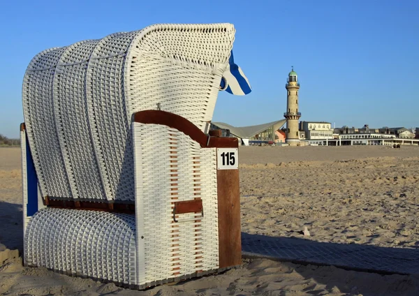 Canopied beach chair at the beach of Warnemünde (Germany) — Stock fotografie