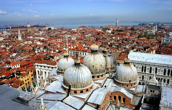 Dachy Wenecji — Zdjęcie stockowe