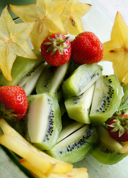 Egészséges táplálkozás - gyümölcs saláta — Stock Fotó