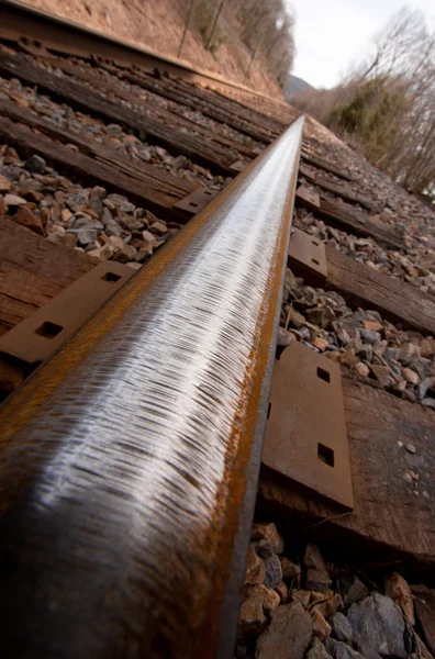 Järnvägen spår nära håll vinkel — Stockfoto