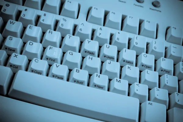 Голубая клавиатура — стоковое фото