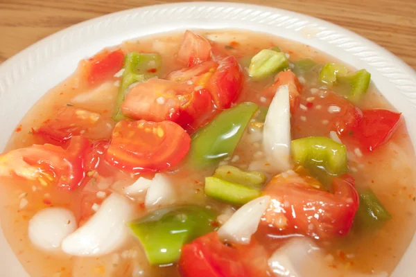 Beyaz tabakta salsa — Stok fotoğraf