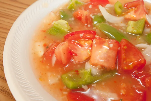 Beyaz bir tepside karışık salsa — Stok fotoğraf