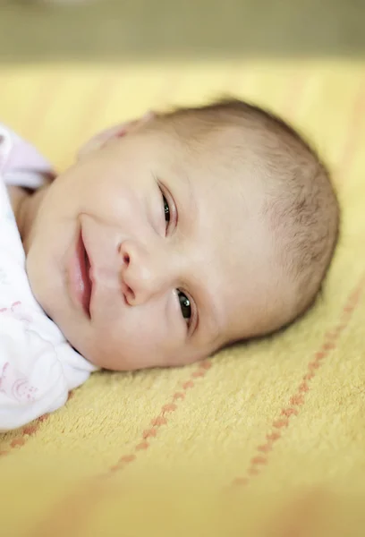 새로운 태어난된 된 아기 미소 — 스톡 사진
