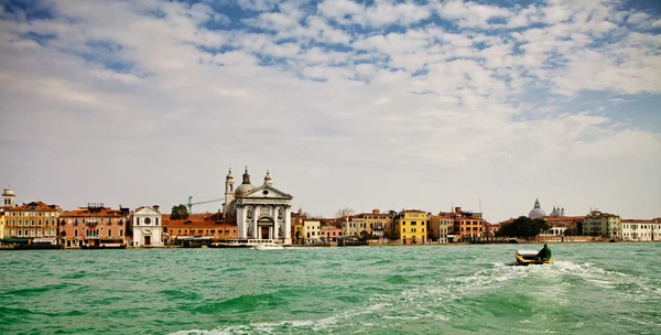 Anländer till Venedig med båt — Stockfoto