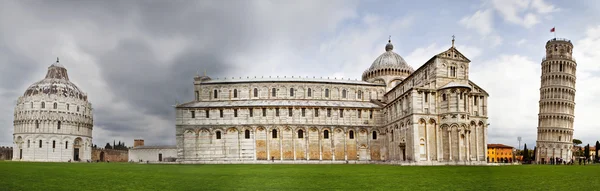 Schiefer Turm von Pisa, Kathedrale und Dom — Stockfoto