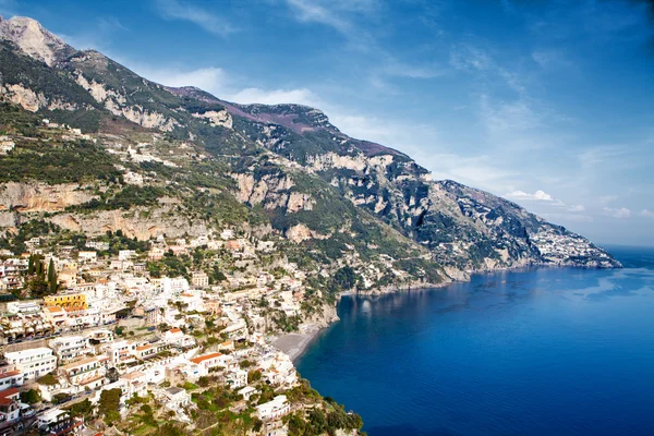 Přímořské městečko na pobřeží amalfi — Stock fotografie