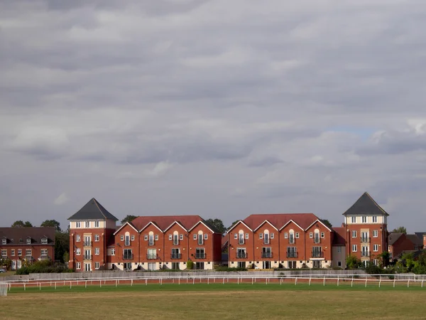 Racecourse új ház, és a lakások stratford upon avon warwickshire Anglia Egyesült Királyság — Stock Fotó