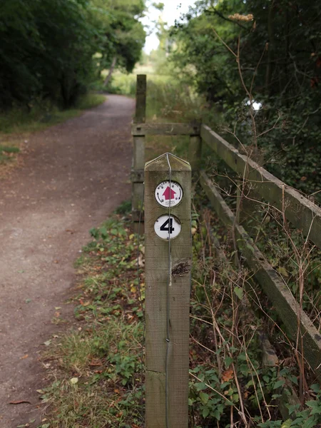 Footpath sign — Stock Photo, Image