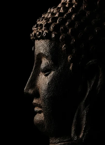 Perfil de Buddha em um fundo preto — Fotografia de Stock