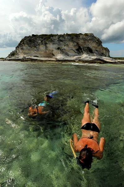 Dos snorkeling de vacaciones —  Fotos de Stock