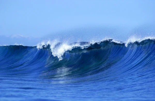 波の壁δύο ψαροντούφεκο στις διακοπές — ストック写真
