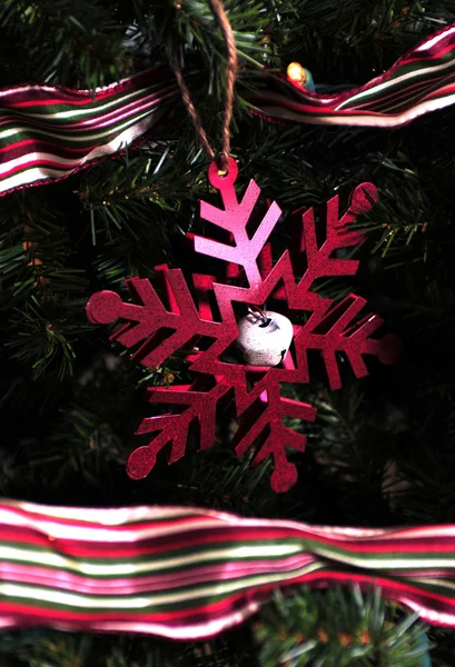 Snowflake διακόσμηση χριστουγεννιάτικων δέντρων — Φωτογραφία Αρχείου