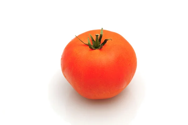 Červené rajče na bílém pozadí — Stock fotografie