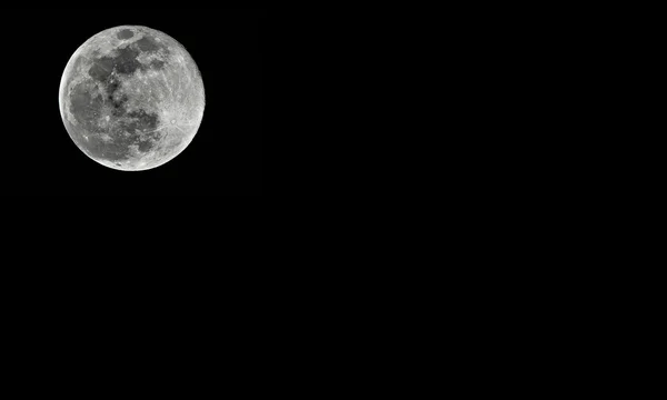 Szczegółowy pełni księżyca na czarnym tle — Zdjęcie stockowe