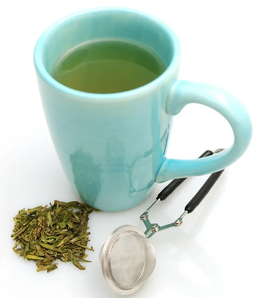 Groene thee en ei op wit — Stockfoto