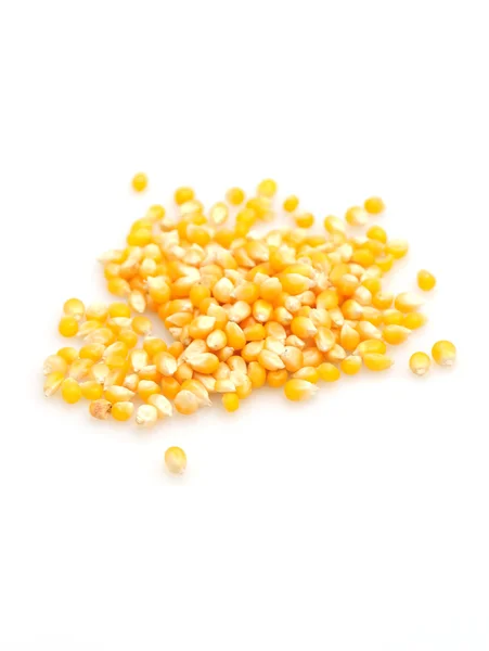 Popcorn zaden geïsoleerd op witte achtergrond — Stockfoto