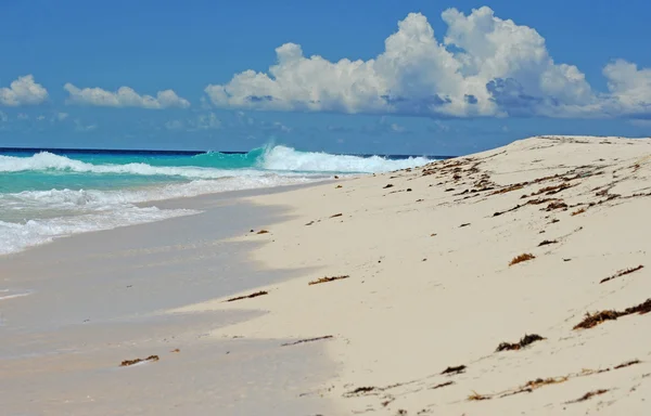 Hermosa playa panorámica en destino tropical — Foto de Stock