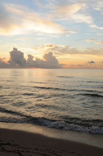 清晨海洋日出 — 图库照片