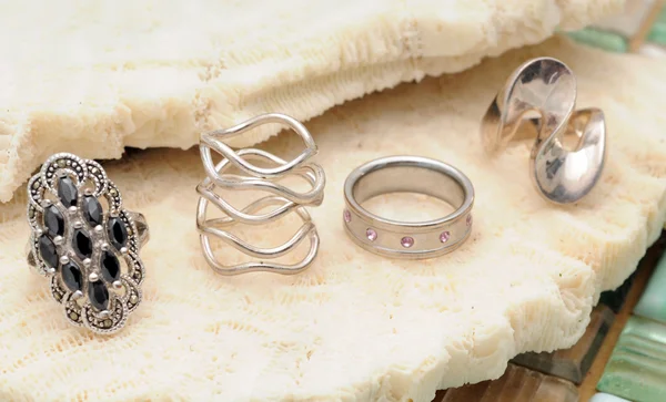 Šperky módní prsteny — Stock fotografie