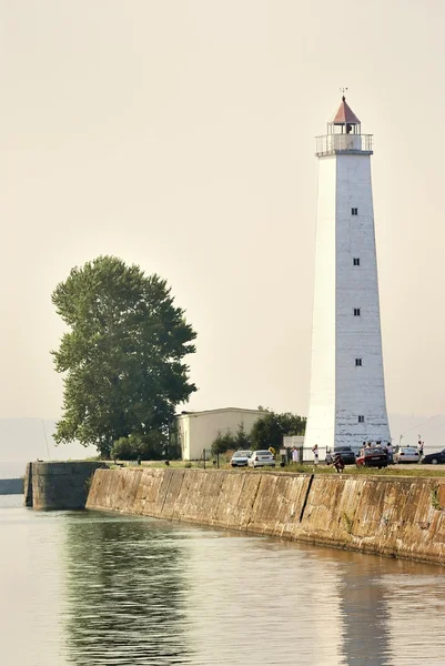 夏には、kronshtad の桟橋の灯台 — ストック写真