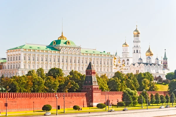 View of the Grand Kremlin Palace and the Ivan the Great Bell. Moscow. — Stock Photo, Image