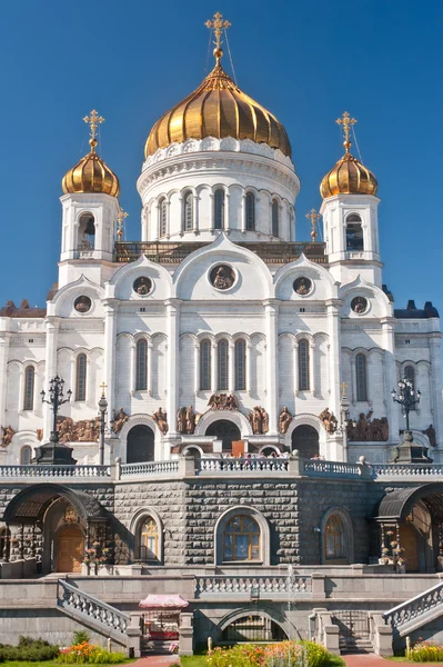 Katedrála Krista Spasitele. pohled z parku. Moskva. — Stock fotografie