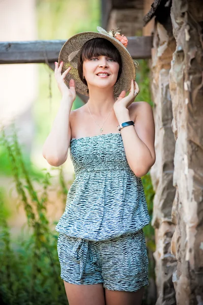 Young beautiful girl standing by the wall — Stock Photo, Image