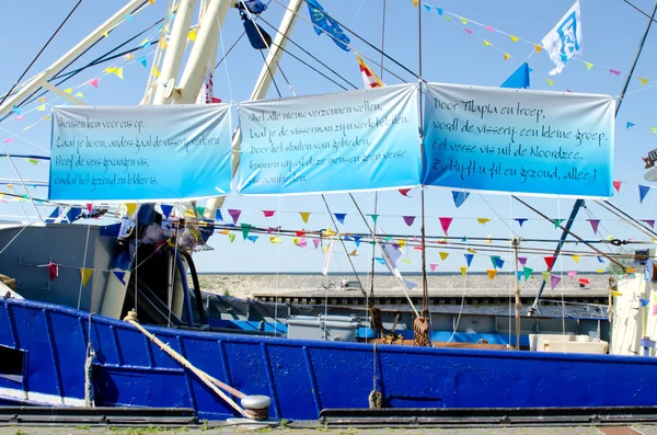 Banner de protesta en un barco pesquero . —  Fotos de Stock