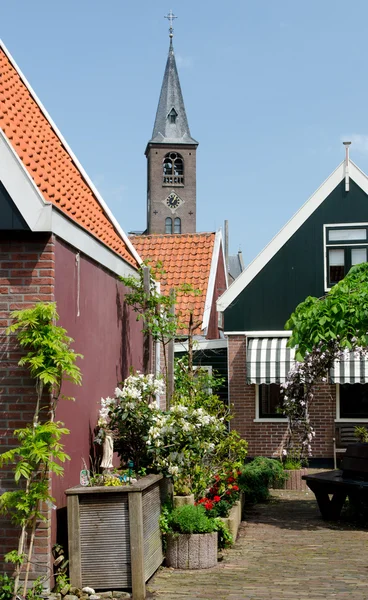 Old wooden house and church at Volendam — Stock Photo, Image
