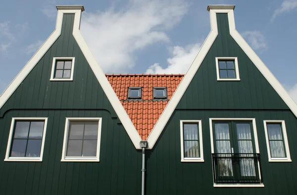 Dwa domy w volendam — Zdjęcie stockowe