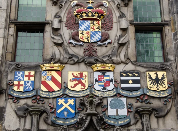 Family arms on building — Stock Photo, Image