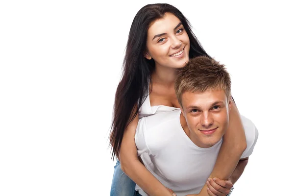 Счастливая молодая пара в обычной одежде — стоковое фото