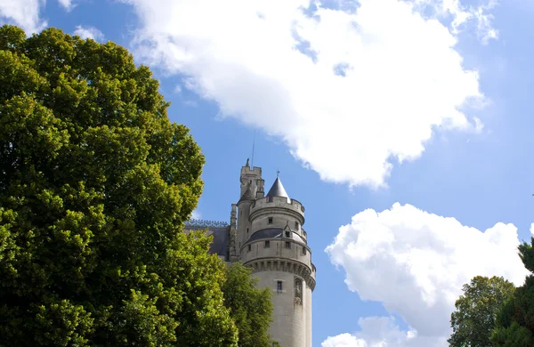Una de las torres del Castillo Pierrefonds — Foto de Stock