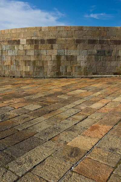 Stone wall and pavement — Stock Photo, Image