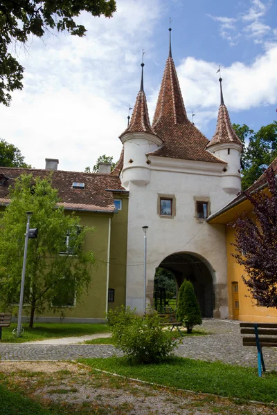 Ворота Екатерины в средневековом городе Брашов — стоковое фото