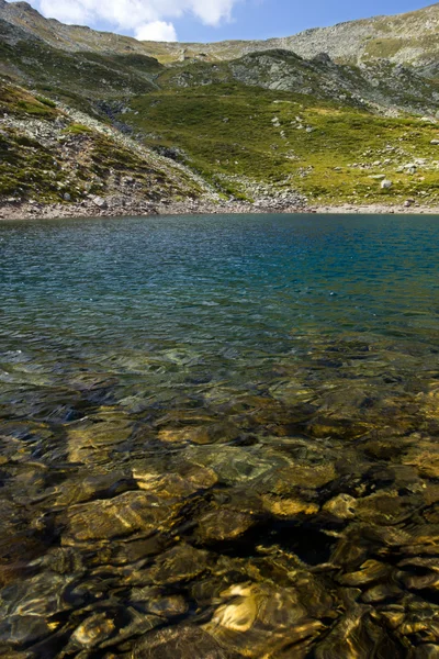 A romániai Kárpátok Iezer gleccser-tó — Stock Fotó
