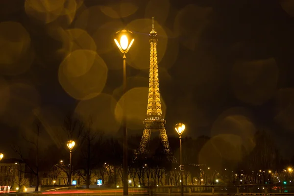 Eiffeltoren - uitzicht vanaf pont d'alma — Stockfoto