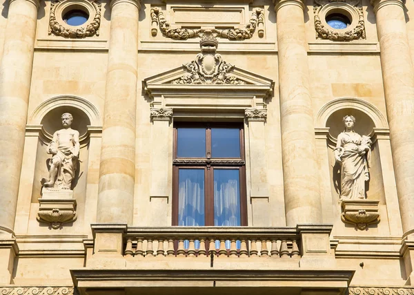 Historisk byggnad fasad - Bukarest — Stockfoto
