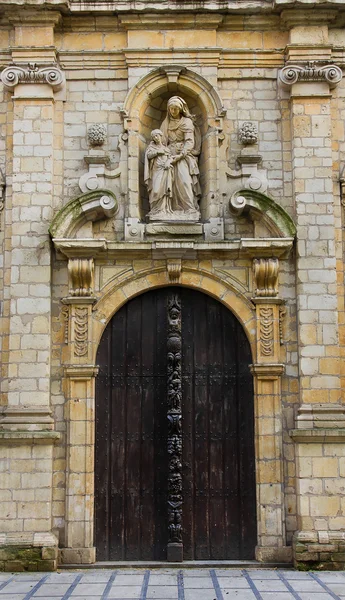 非常に古い教会の入口 — ストック写真