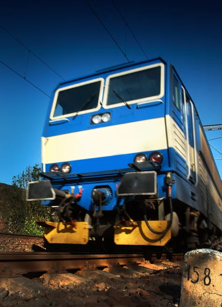 Tren en ferrocarril —  Fotos de Stock