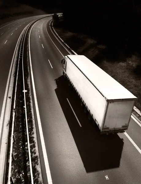 Caminhão na estrada — Fotografia de Stock