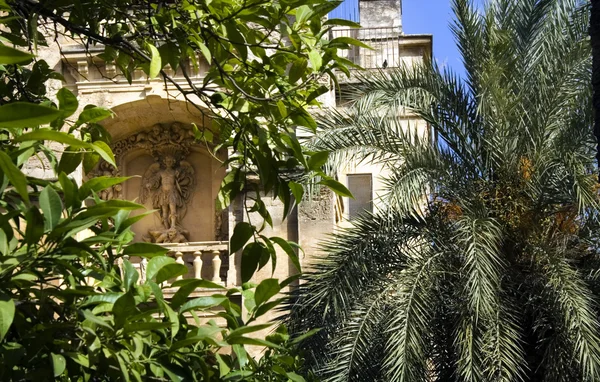 Alhambra - kuninkaallinen monimutkainen palatsi — kuvapankkivalokuva